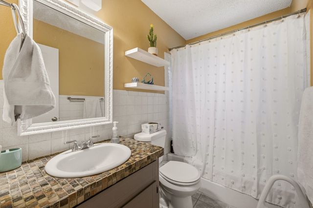 1005 Spanish Trail Drive, Granbury, TX 76048