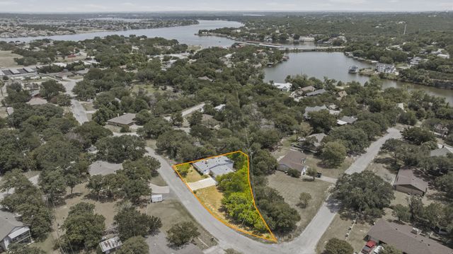 1005 Spanish Trail Drive, Granbury, TX 76048