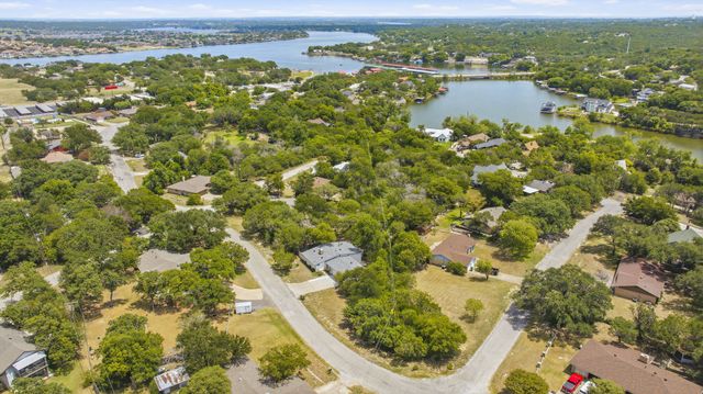 1005 Spanish Trail Drive, Granbury, TX 76048