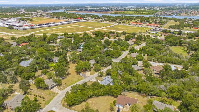 1005 Spanish Trail Drive, Granbury, TX 76048