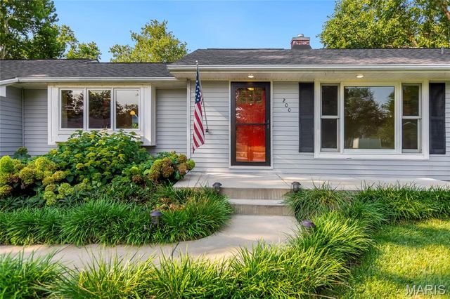 200 Brookside Lane, Ballwin, MO 63021