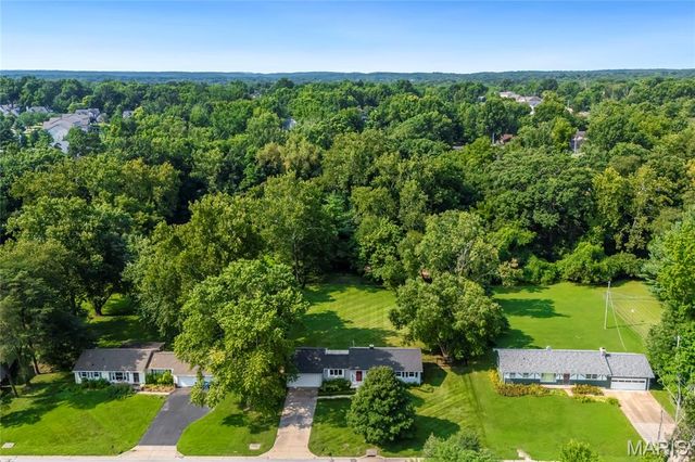 200 Brookside Lane, Ballwin, MO 63021