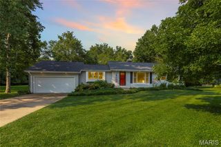 200 Brookside Lane, Ballwin, MO 63021