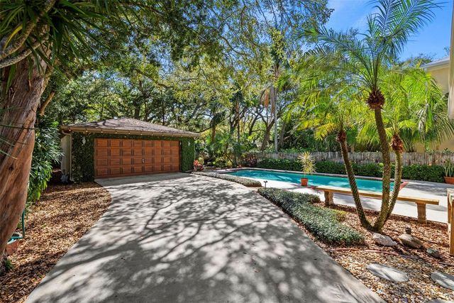 3224 W LAWN AVENUE, Tampa, FL 33611