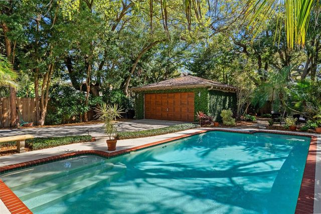 3224 W LAWN AVENUE, Tampa, FL 33611