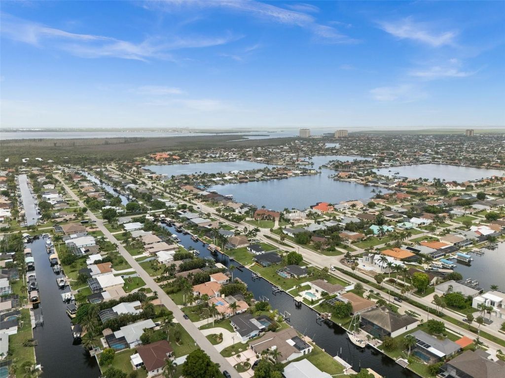 Image 32 of property listing at 5122 SW 3RD AVENUE, Cape Coral, FL 33914