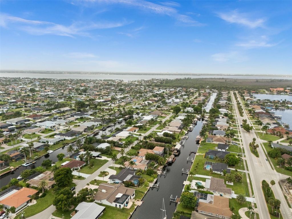 Image 33 of property listing at 5122 SW 3RD AVENUE, Cape Coral, FL 33914