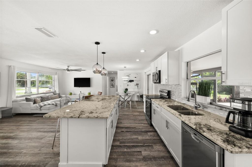 Image 8 of property listing at 5122 SW 3RD AVENUE, Cape Coral, FL 33914