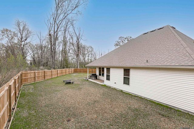 5402 Heron Landing Dr, Baton Rouge, LA 70816