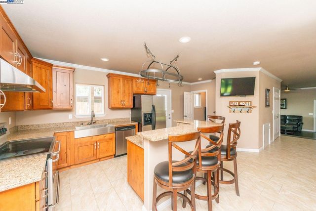 250 Mary Ave., Trinity Center, CA 96091