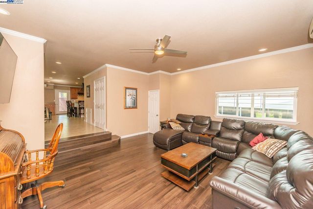 250 Mary Ave., Trinity Center, CA 96091