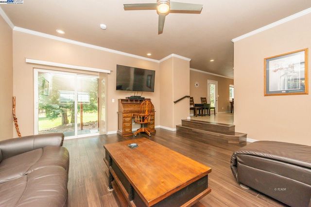 250 Mary Ave., Trinity Center, CA 96091