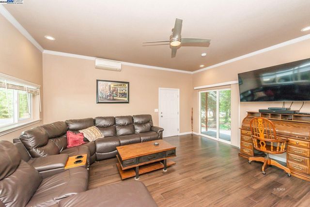 250 Mary Ave., Trinity Center, CA 96091