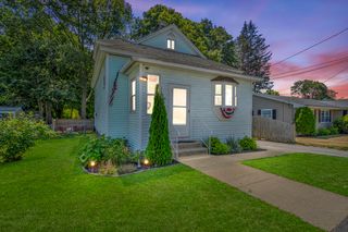 16 Douglas Rd, Gardner, MA 01440