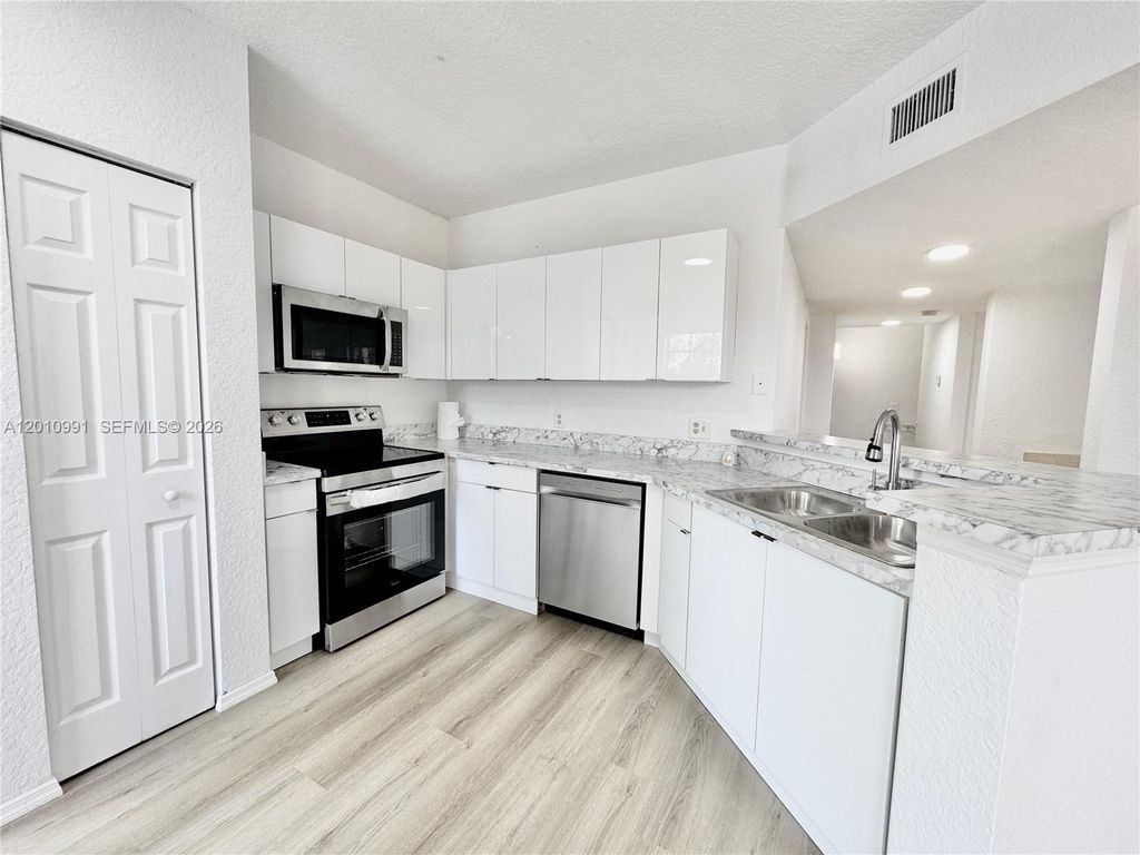 2311 Belmont Ln 2311, North Lauderdale, FL 33068