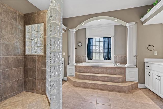 1709 Cambridge Circle, Kearney, MO 64060