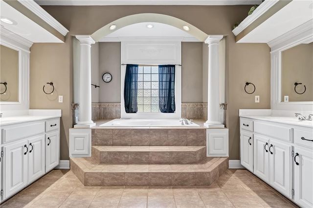 1709 Cambridge Circle, Kearney, MO 64060