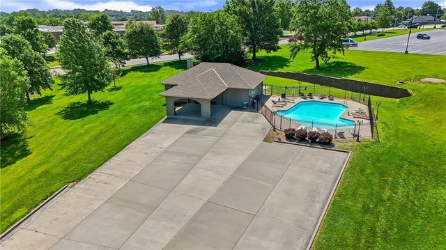 1709 Cambridge Circle, Kearney, MO 64060