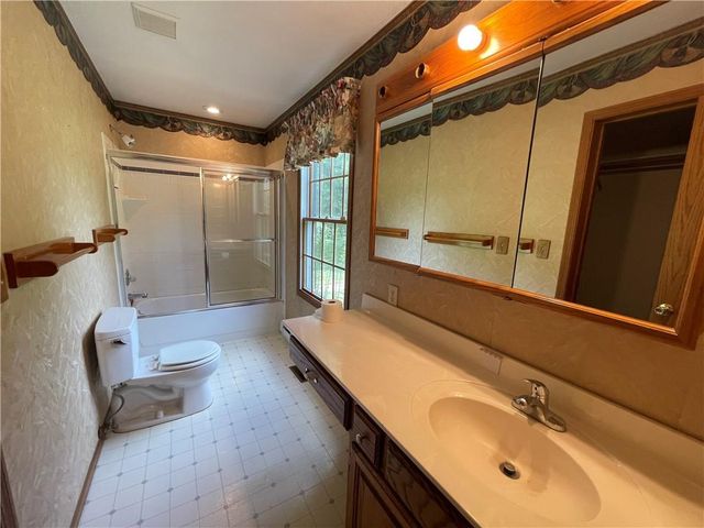 984 750th Road, Centerview, MO 64019