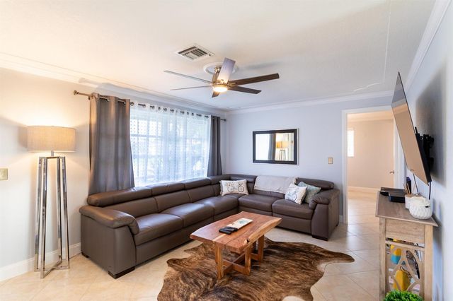 9507 Bellewood Street, Palm Beach Gardens, FL 33410