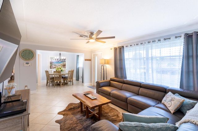 9507 Bellewood Street, Palm Beach Gardens, FL 33410
