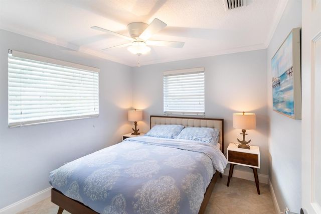 9507 Bellewood Street, Palm Beach Gardens, FL 33410