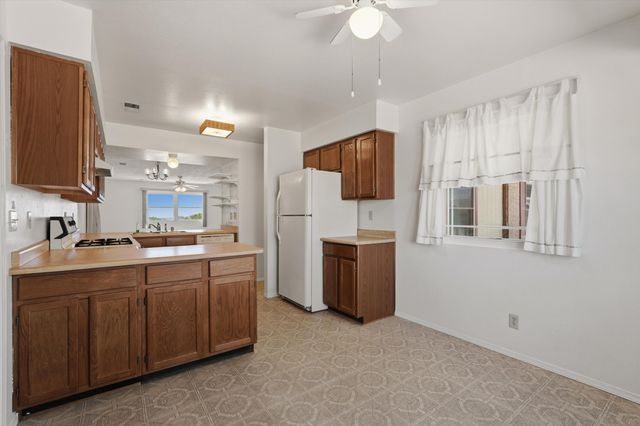 484 Sandstone Drive NE, Rio Rancho, NM 87124