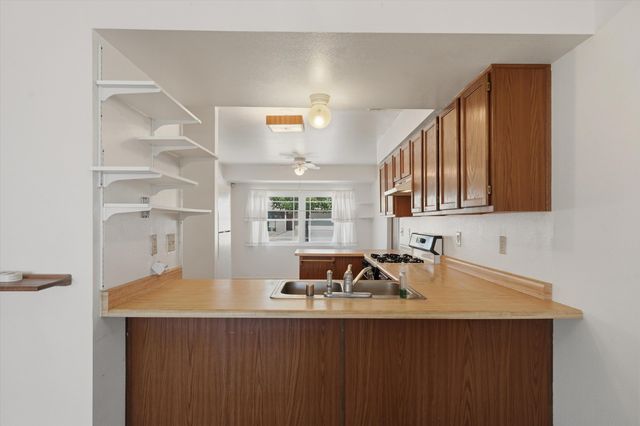 484 Sandstone Drive NE, Rio Rancho, NM 87124
