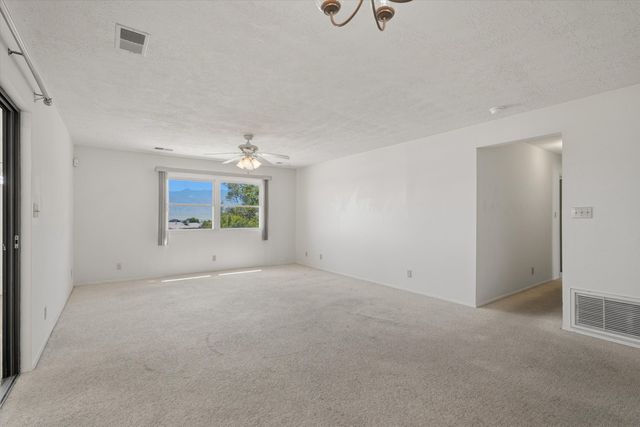 484 Sandstone Drive NE, Rio Rancho, NM 87124