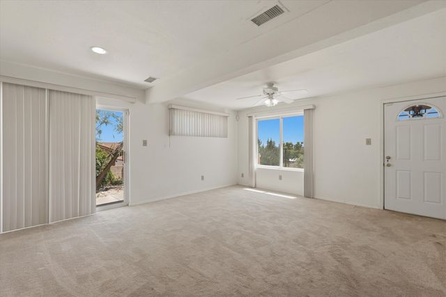 484 Sandstone Drive NE, Rio Rancho, NM 87124