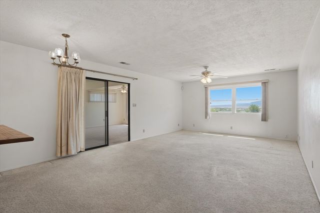 484 Sandstone Drive NE, Rio Rancho, NM 87124