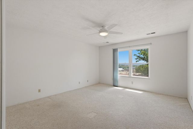 484 Sandstone Drive NE, Rio Rancho, NM 87124