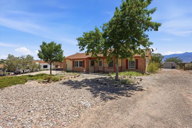 484 Sandstone Drive NE, Rio Rancho, NM 87124
