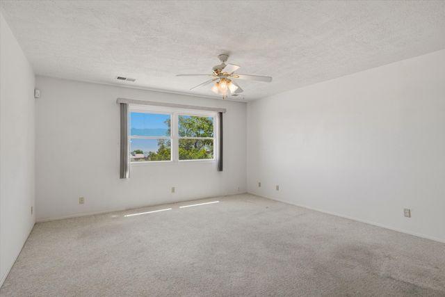 484 Sandstone Drive NE, Rio Rancho, NM 87124