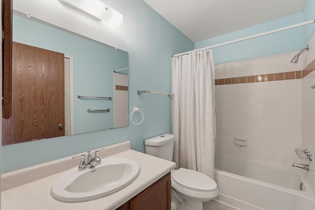 484 Sandstone Drive NE, Rio Rancho, NM 87124