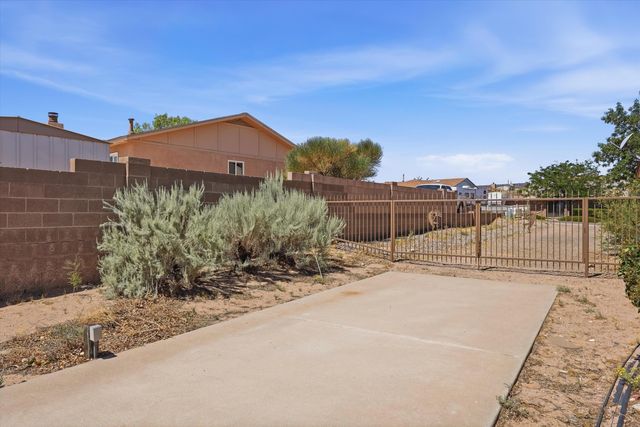 484 Sandstone Drive NE, Rio Rancho, NM 87124