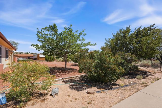 484 Sandstone Drive NE, Rio Rancho, NM 87124