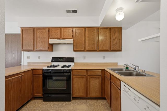 484 Sandstone Drive NE, Rio Rancho, NM 87124