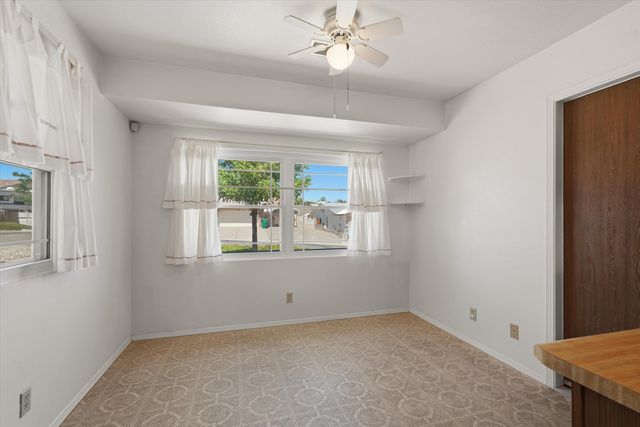 484 Sandstone Drive NE, Rio Rancho, NM 87124