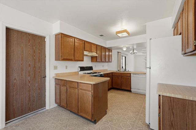 484 Sandstone Drive NE, Rio Rancho, NM 87124