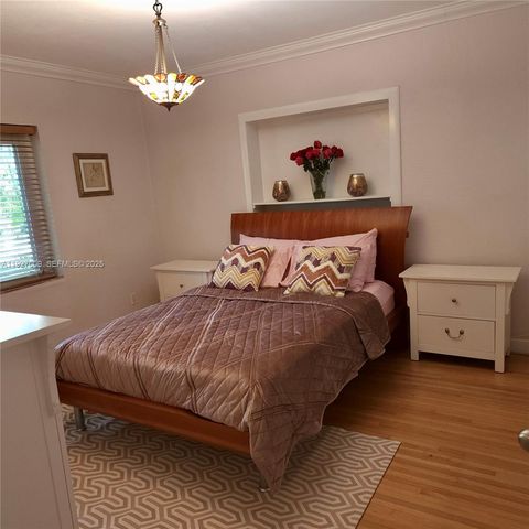 203 NE 86th St, El Portal, FL 33138