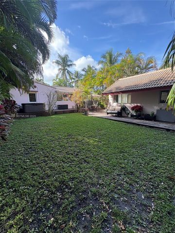 203 NE 86th St, El Portal, FL 33138