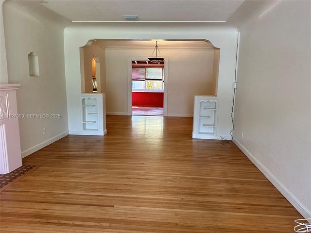 203 NE 86th St, El Portal, FL 33138