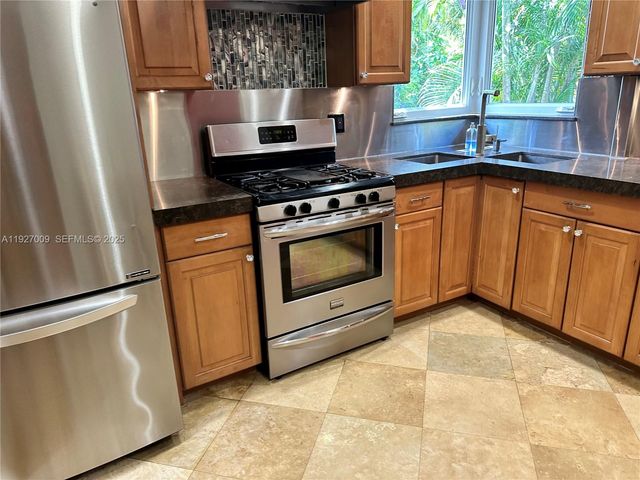 203 NE 86th St, El Portal, FL 33138