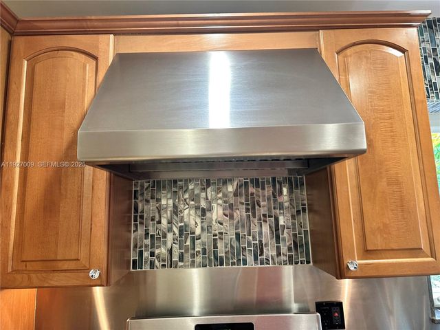 203 NE 86th St, El Portal, FL 33138