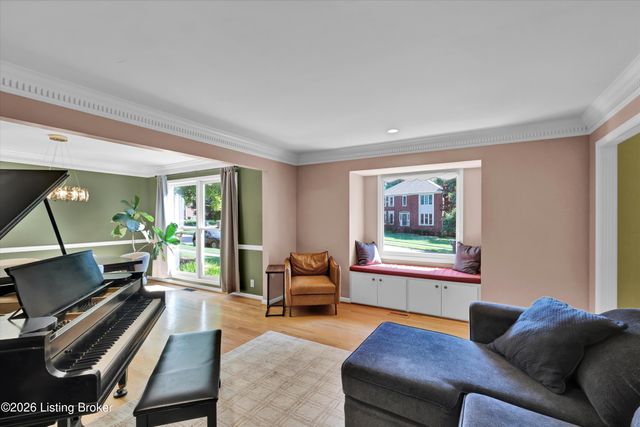 802 Foxgate Rd, Louisville, KY 40223