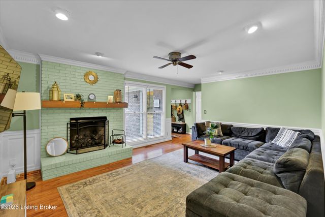 802 Foxgate Rd, Louisville, KY 40223