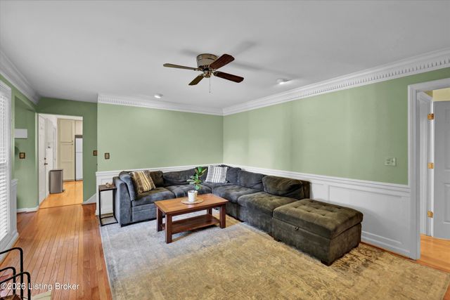 802 Foxgate Rd, Louisville, KY 40223
