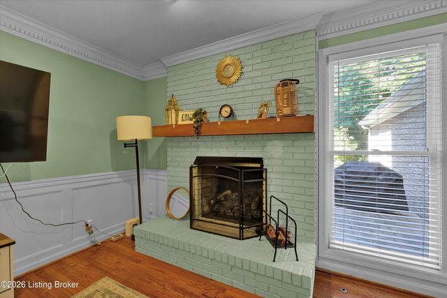 802 Foxgate Rd, Louisville, KY 40223