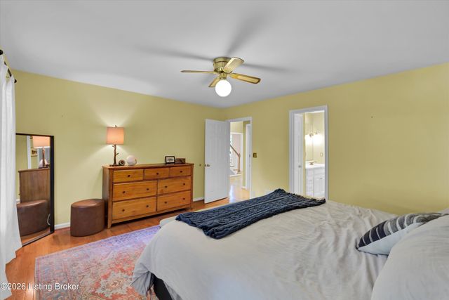 802 Foxgate Rd, Louisville, KY 40223